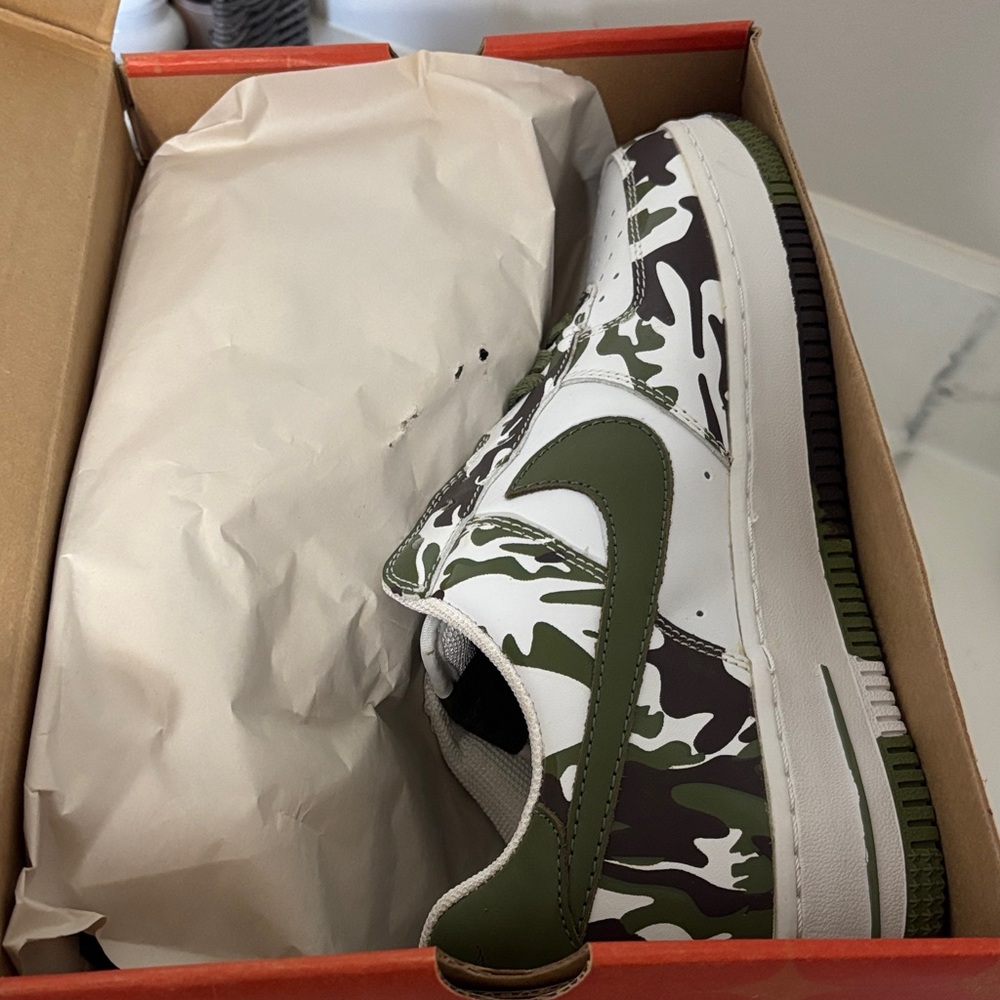 Nike Men's Green and White Camouflage Sneakers